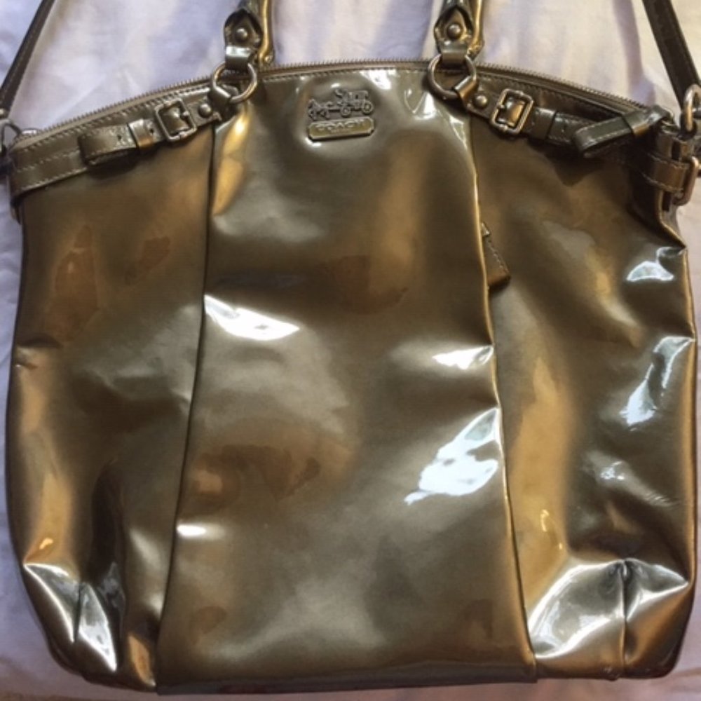 Metallic Coach Shoulder Purse - Picture 2 of 3